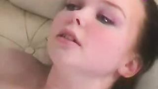 Русская тёлка в чулках танцует стриптиз и трахается с парнем